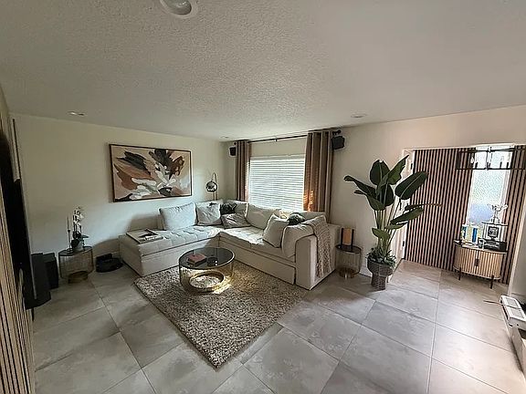 5th image of 1013 Grove St #88
