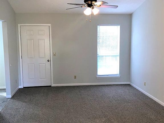 2nd image of 1555 Garden Ln