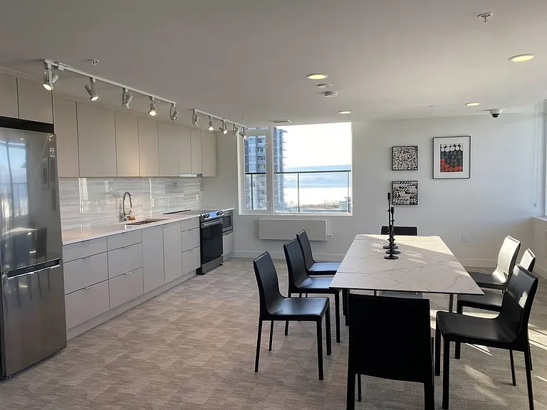 8725 University Cres #1901 — Photo 18