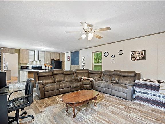 3rd image of 209 S Indiana St