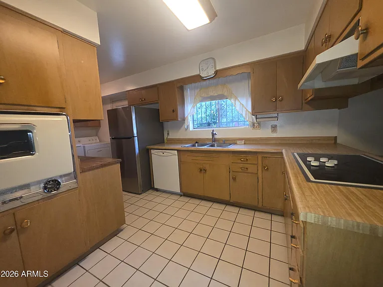 342 W Diana Ave — Photo 7