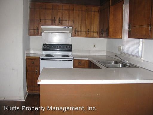 2nd image of 8801 Idlewild Rd