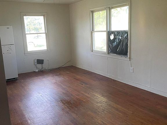 2nd image of 40 W 30th St