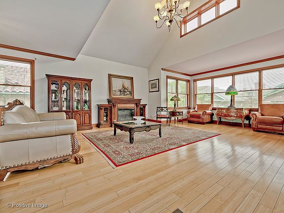 3rd image of 4926 N Fairfield Ave