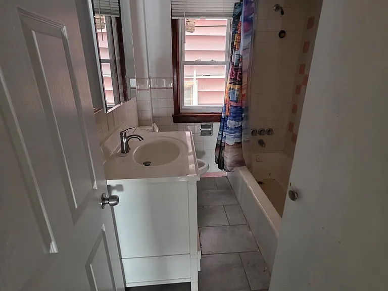 135 Quincy St — Photo 2