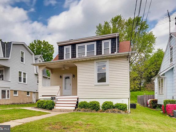 4th image of 10 E Elm Ave