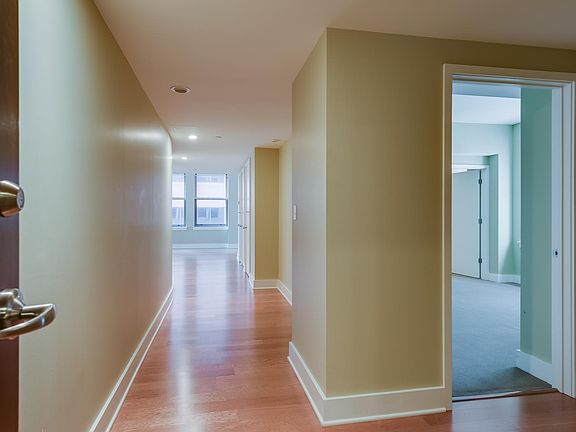 5th image of 314 N Broadway APT 1006