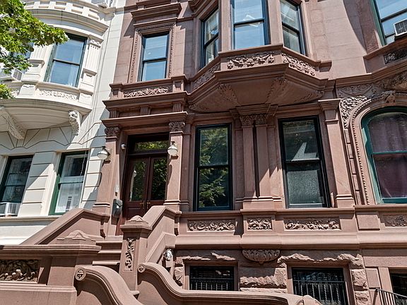 2nd image of 29 W 75th St