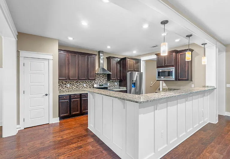 6008 Trestle St — Photo 8