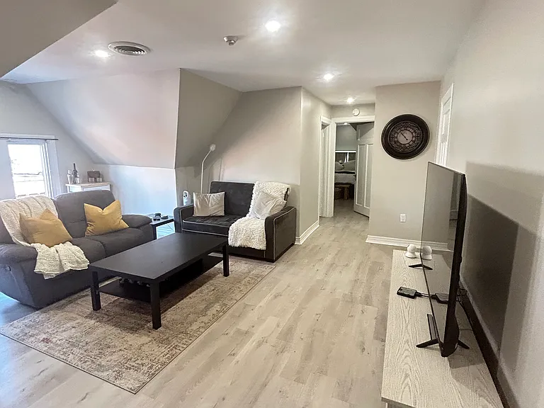 262 James St S #301 — Photo 5
