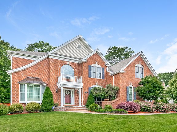 4th image of 315 Paxton Way