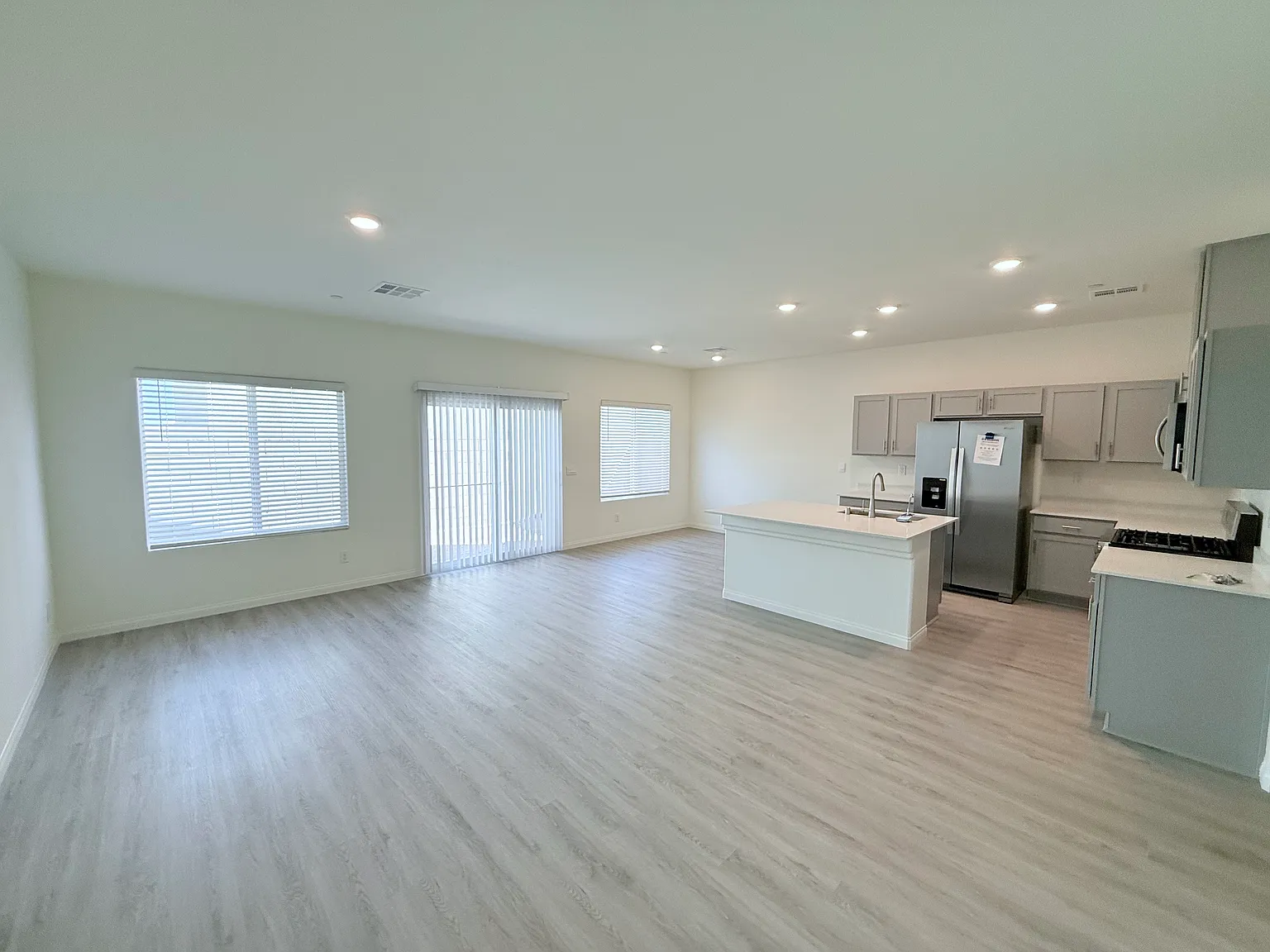 4 bed, 2.5 bath, 1865 sqft, $2,295 — Photo 2