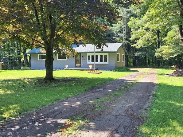 7109 Sparling Rd, Kimball, MI 48074