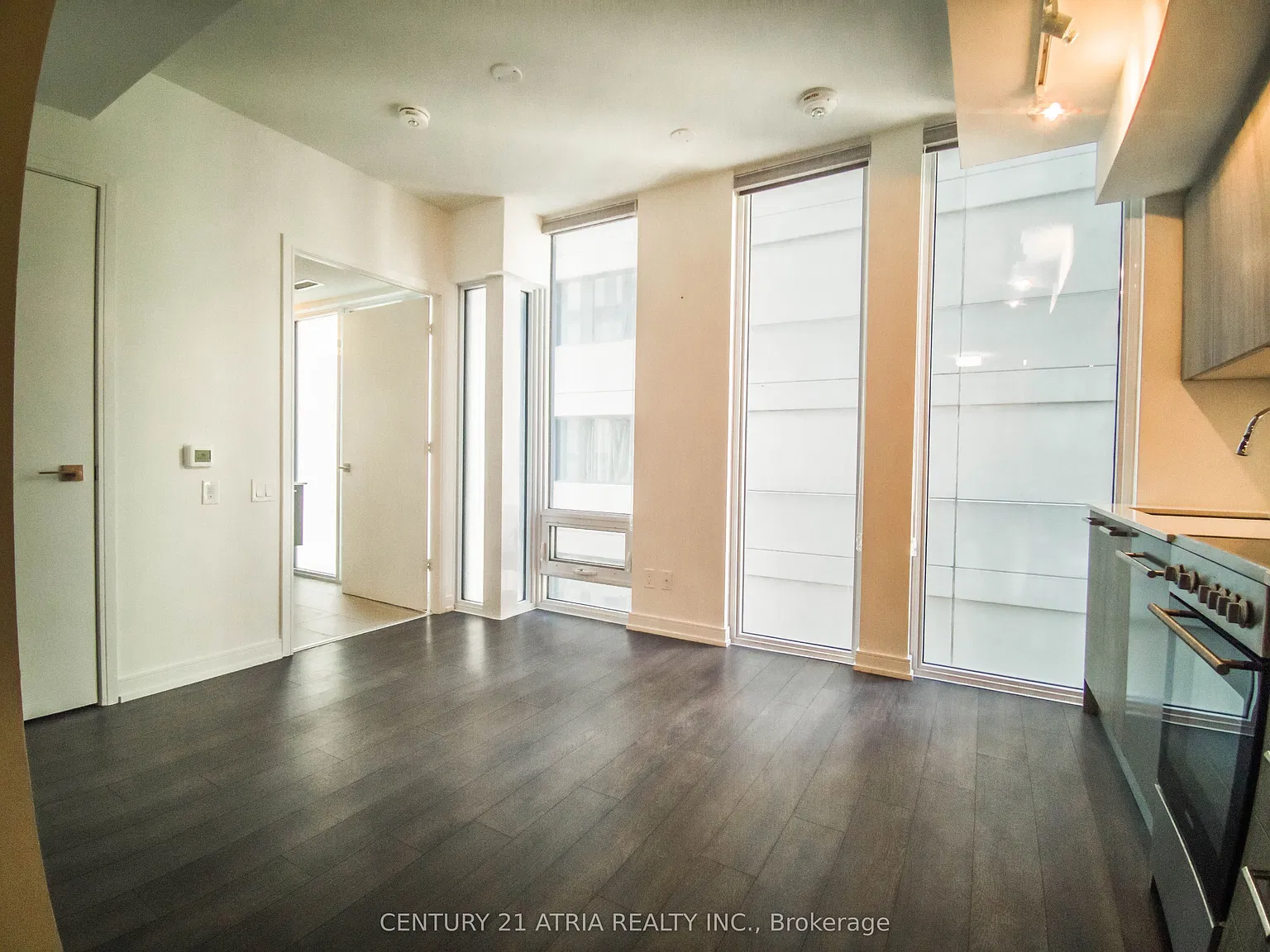 28 Wellesley St E — Photo 1