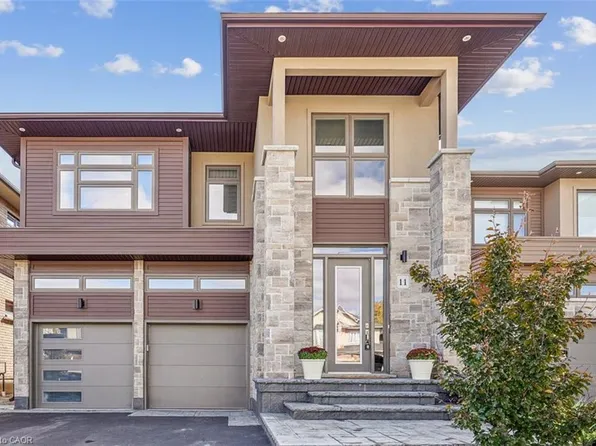 11 Secinaro Ave, Hamilton, ON L9G 0H1