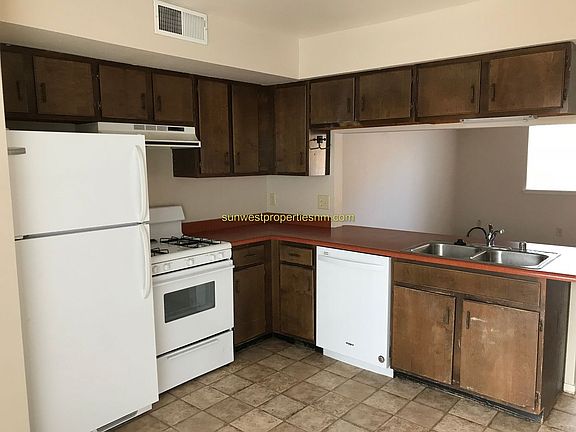 3rd image of 2701 E Cliffside Dr APT 3