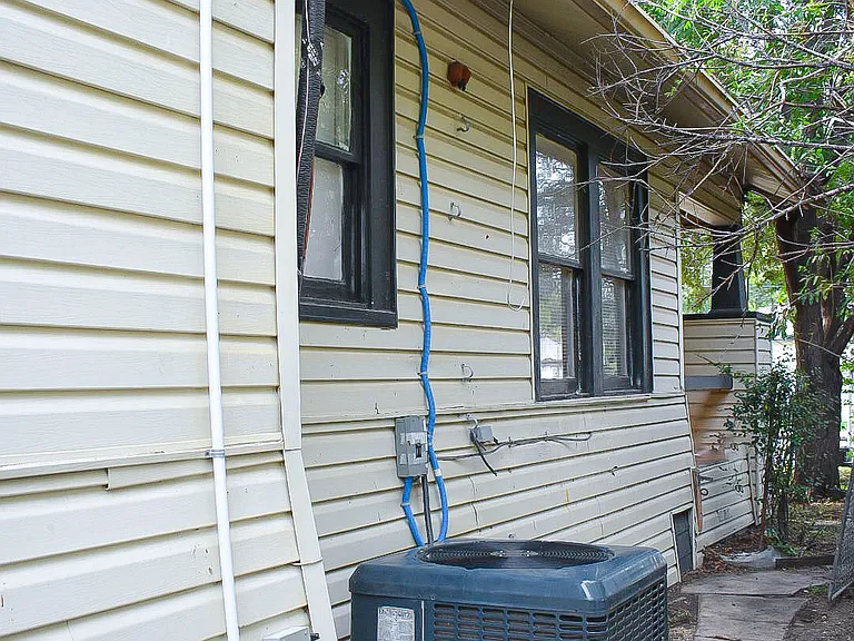 2246 E Houston St — Photo 23