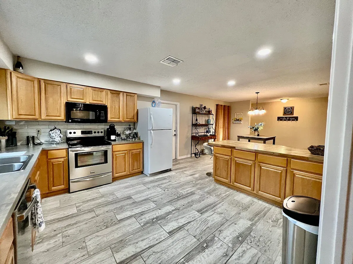 3 bed, $4,250 — Photo 1