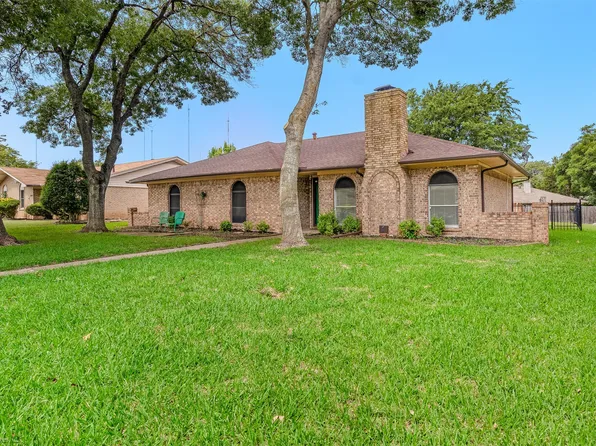 809 Monique Ct, Cedar Hill, TX 75104