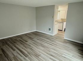 ZhH608 - R Street Apts, 2 beds  1.5 baths (1024 sqft)