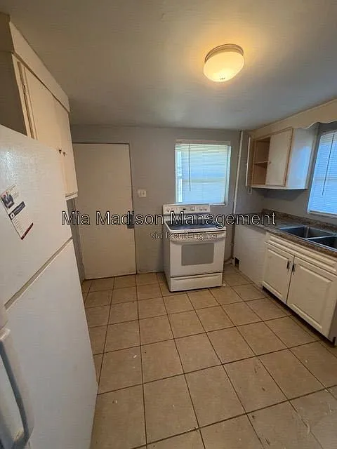 2 bed, 1.0 bath, 729 sqft, $1,200 — Photo 4