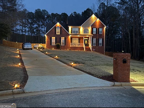 3rd image of 165 Ashlyn Rdg