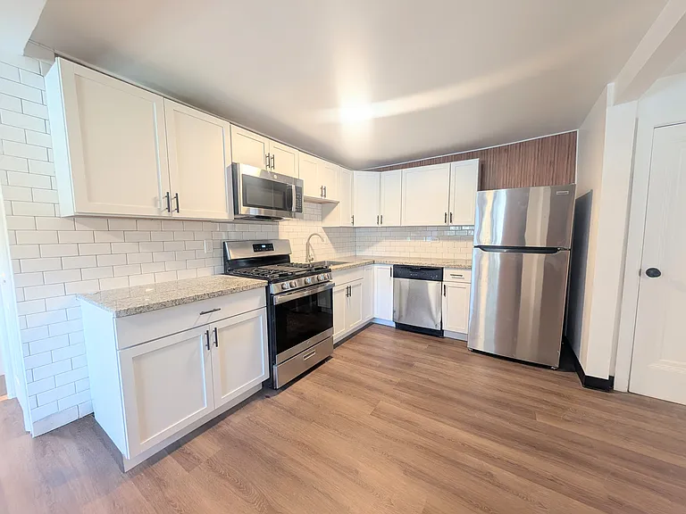 83 Promenade St — Photo 4