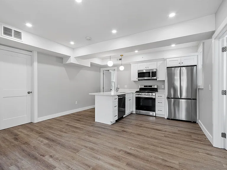 80 South St #7 — Photo 2
