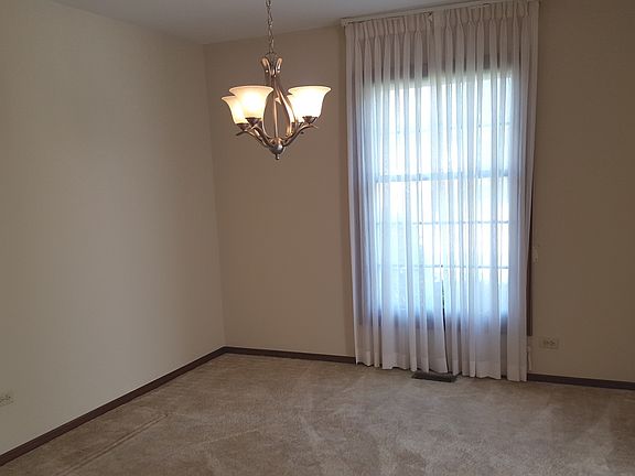5th image of 924 Iroquois Ave