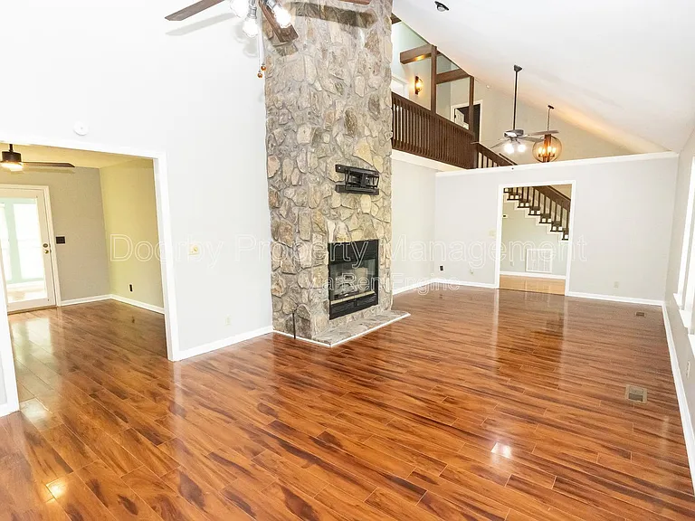 6114 Sasha Ln — Photo 8