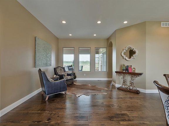 3rd image of 715 W Learjet Cir