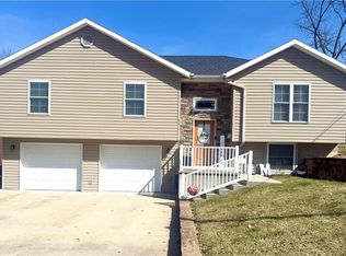 517 N Davis St, Maryville, MO 64468