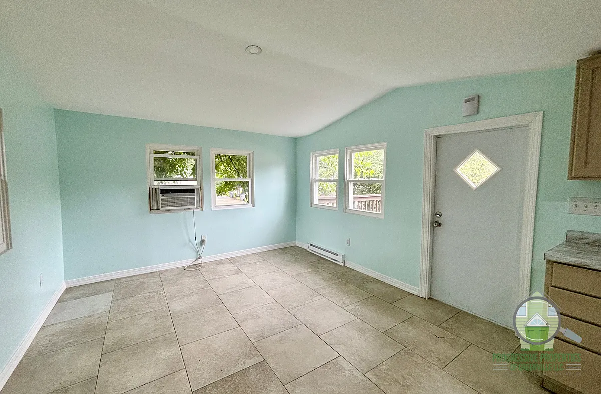 8 Hallcox Street - 1 — Photo 2