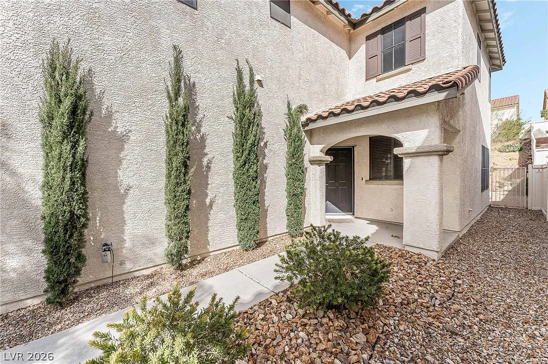 4 bed, 2.5 bath, 1708 sqft, $2,500 — Photo 4