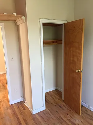 Rented by Metroline Realty | media 32