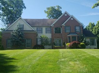 11 Spruce Hollow Rd, Green Brook, NJ 08812