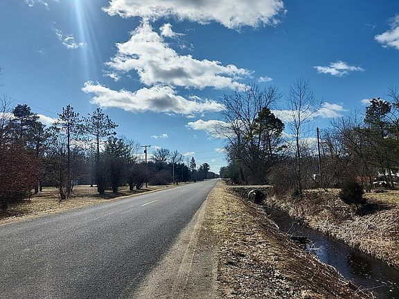 5th image of 1920 S Five Mile Rd