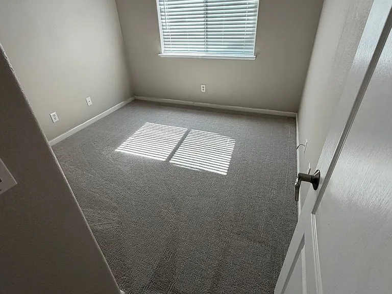 611 Winepress St — Photo 10