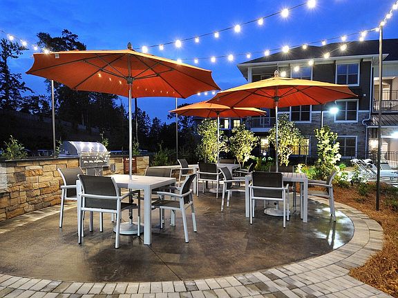 Enjoy the Georgia weather and cook dinner poolside