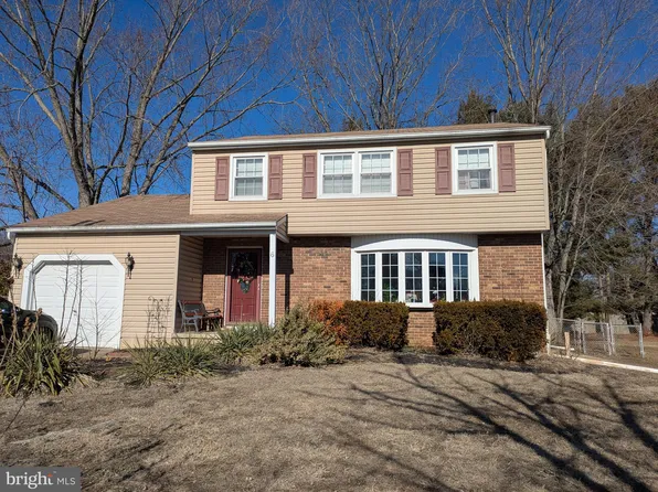 6 Antares Ct, Turnersville, NJ 08012