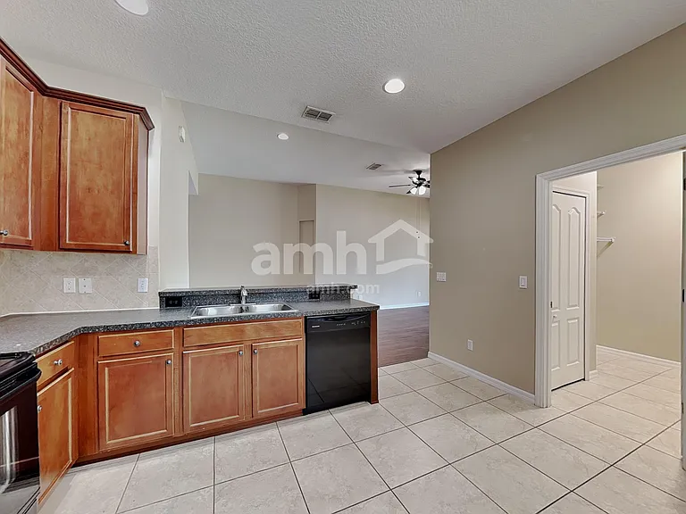 607 Arbor Pointe Ave — Photo 3
