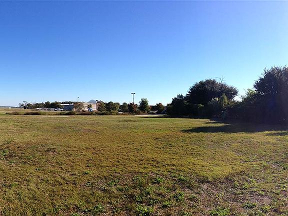 5th image of 1004 Windy Hill Rd.