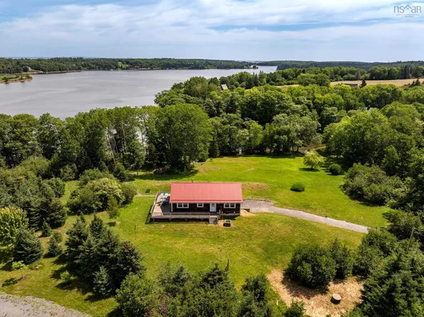 9 Littlecove Rd, Lunenburg, NS B0J 2C0