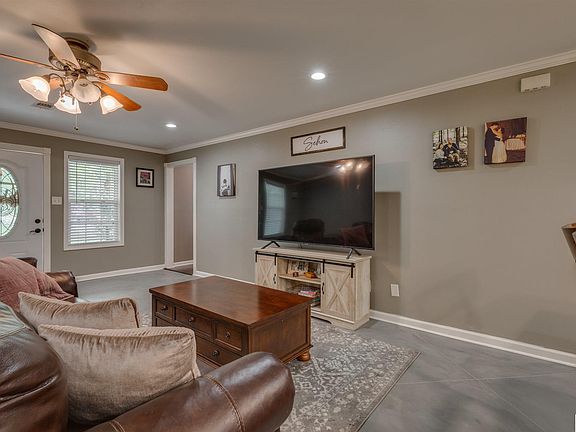 5th image of 12301 Lazy Oaks Dr