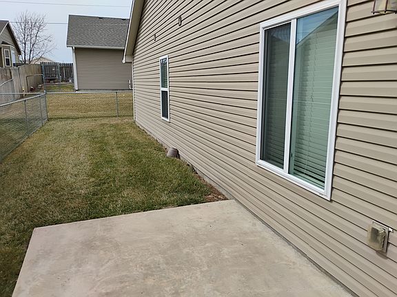 2nd image of 425 Meadowlark Dr
