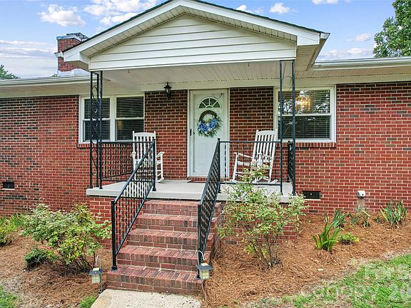 4th image of 604 Archibald Rd