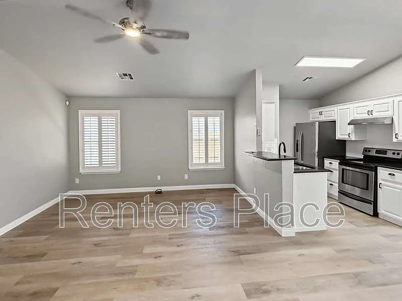 3 bed, 2.0 bath, 1273 sqft, $1,595 — Photo 2
