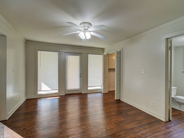 1021 Willow Dr — Photo 6