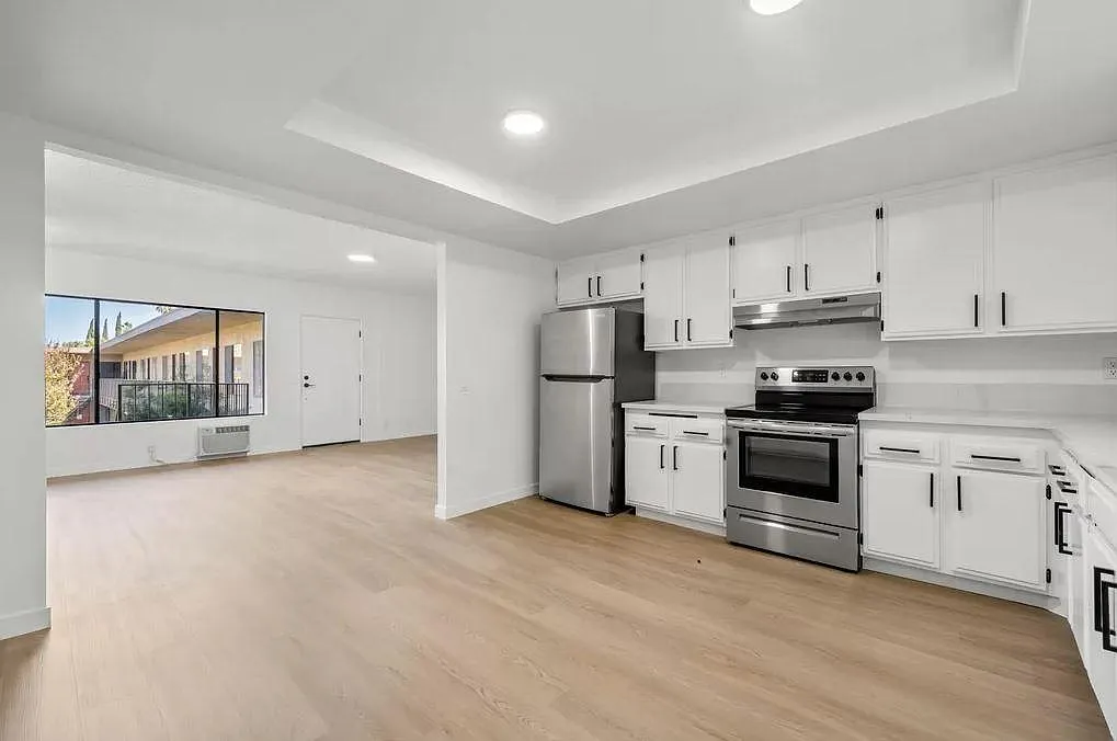 Monterey Apartments — Photo 3