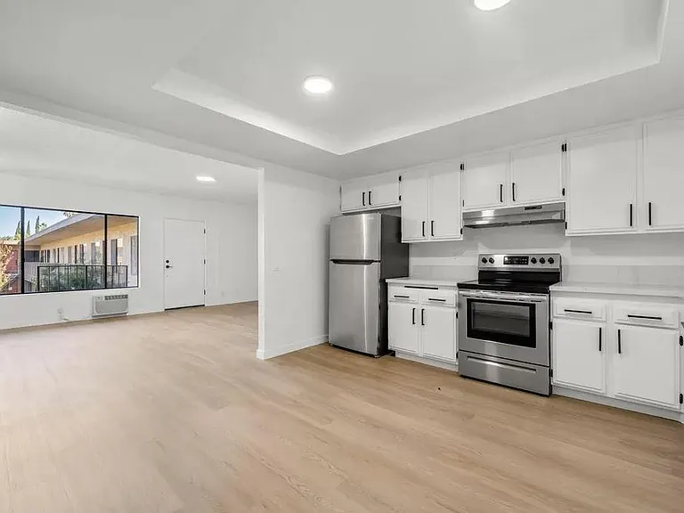 Monterey Apartments — Photo 3